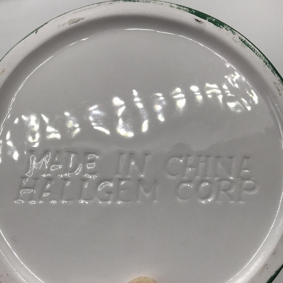 Ceramic Christmas Scene Glazed & Hand Painted Pot/Planter - Picture 5 of 7